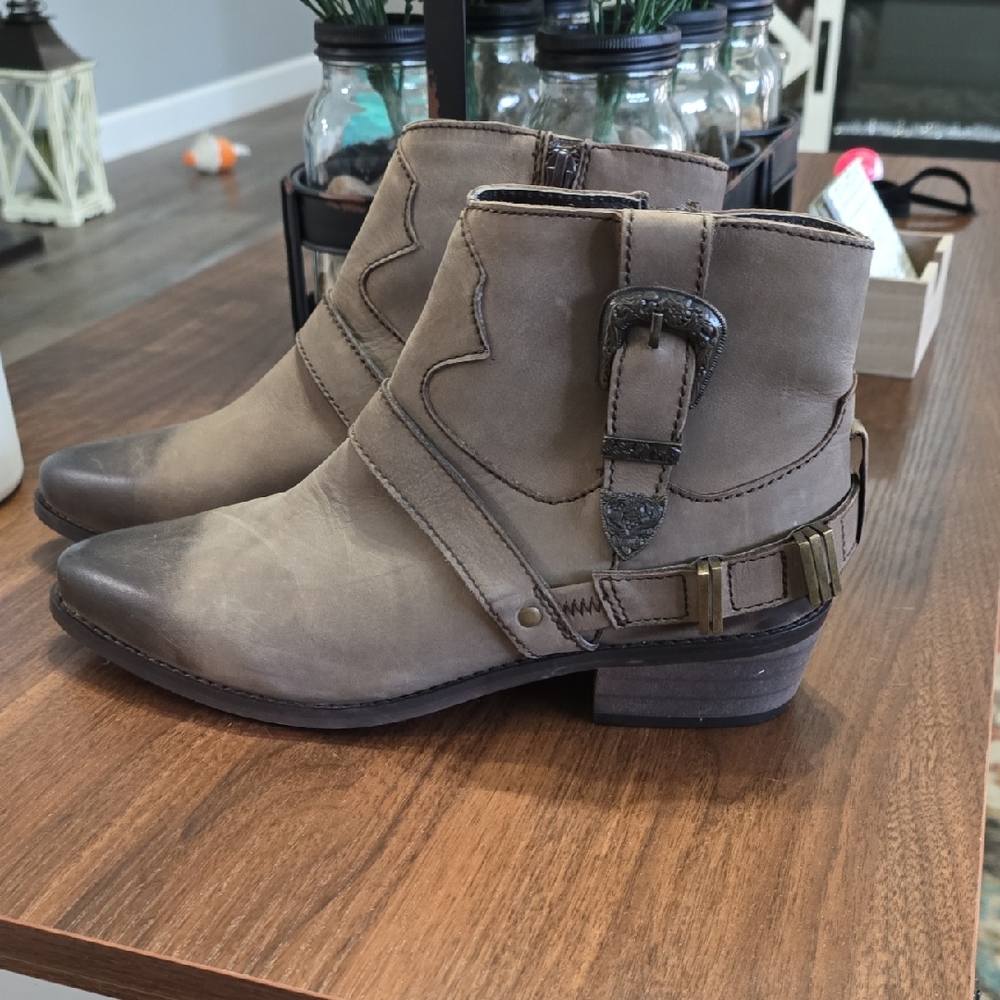 Oobash Western Ankle Boots